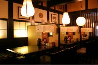 レトロな居酒屋空間