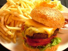 料理メニュー写真 ベーコンチーズバーガー
