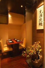 店内に入って正面のテーブル席。