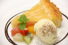 料理メニュー写真&nbsp;洋ナシとアーモンドクリームのタルト