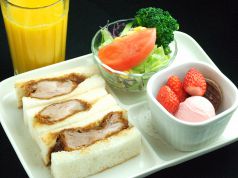 料理メニュー写真 煮かつハーフサンドセット
