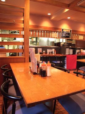 キッチンジロー 新富町店の雰囲気1