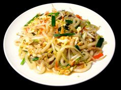 料理メニュー写真 焼きモチモチ麺(台湾のうどん)