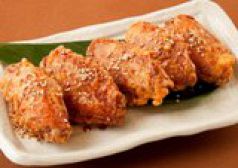 料理メニュー写真 秘伝の手羽揚げ(5本)
