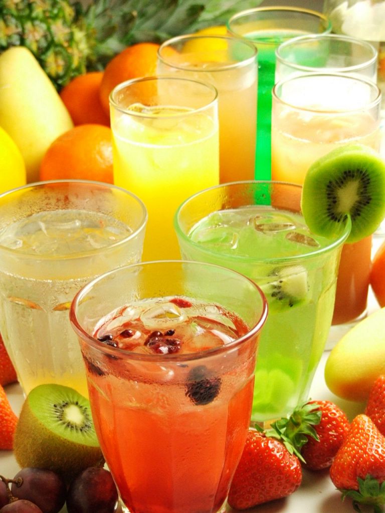 フルーツがそのまま入ったカクテル♪女性限定で飲み放題90分980円☆