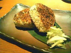 料理メニュー写真 高菜焼きおにぎり(2ヶ)