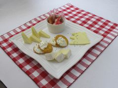 料理メニュー写真&nbsp;チーズの盛り合わせ