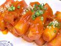 料理メニュー写真&nbsp;韓国餅の辛味炒め（トッポギ）