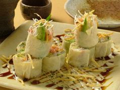 料理メニュー写真&nbsp;鮮魚とアボカドの生湯葉巻