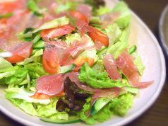 料理メニュー写真&nbsp;生ハムのサラダ