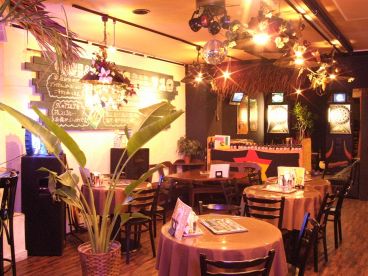 ダイニングバー カフェ diningbar 710の雰囲気1