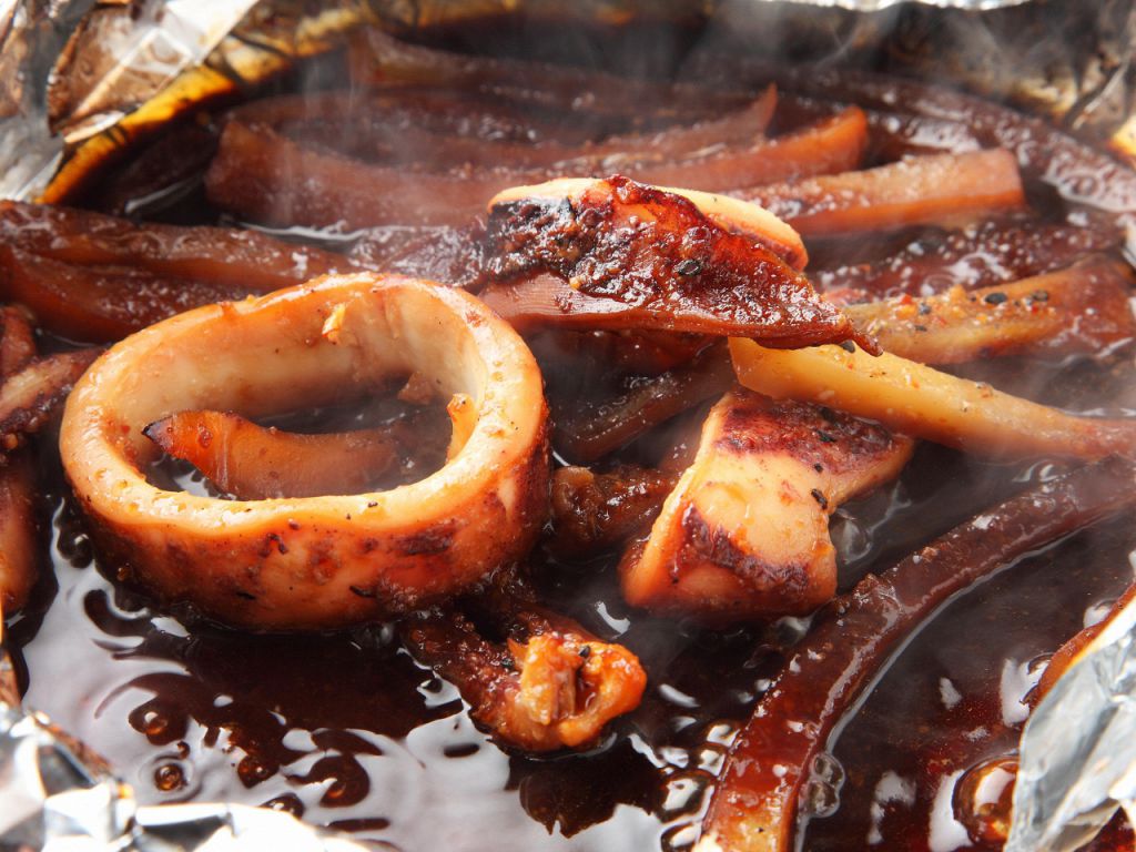 漁師の食べ方！漁港直送の新鮮すぎる魚介を豪快に網焼き。自分の好きな焼き加減でお楽しみください。