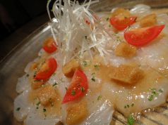料理メニュー写真&nbsp;シェフが釣って来た天然魚のカルパッチォ