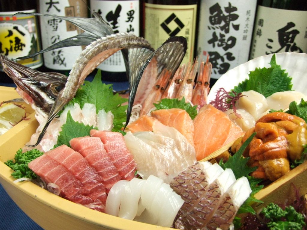 嬉しい宴会に船盛りはいかがですか?魚屋直営だからできる産地直送の旨さを是非どうぞ!