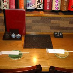 カウンター席。デートにチョイ飲みに最適
