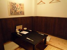 店内入って突き当りの掘りごたつ席です。