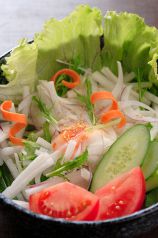 料理メニュー写真 旬野菜のサラダ