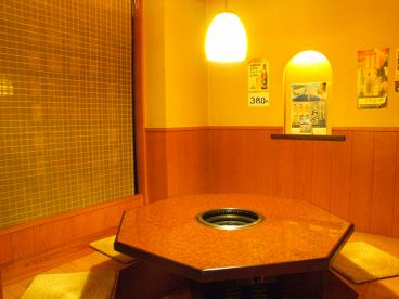 ホルモン 焼肉 刺 鍋専門店 うえちゃん by炭吉の雰囲気1