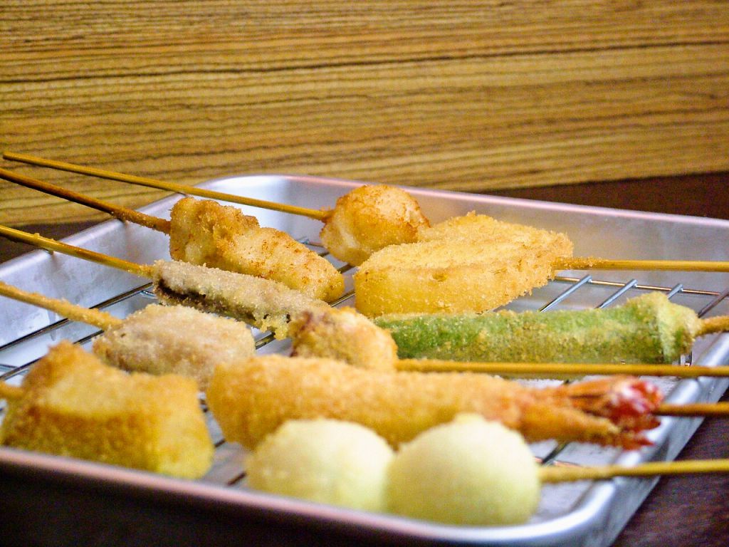 本場大阪の味を沖縄に!本場の串カツもリーズナブルなお値段で!1本¥100~♪