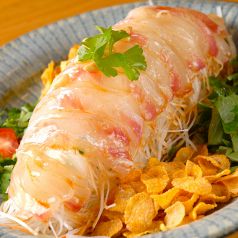 料理メニュー写真 鯛の香港風お刺身サラダ