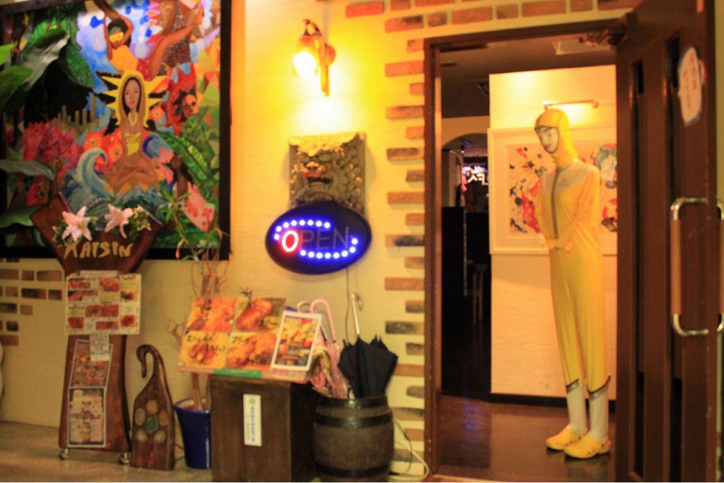 沖縄の味、地元の味をいろいろ楽しみたい♪そんな願いをかなえてくれるお店がここにあり!よろしく~