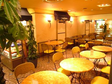 ル カフェオークラ 相鉄ジョイナス店の雰囲気1