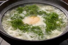 料理メニュー写真 名物 鶏煮込みねぎうどん