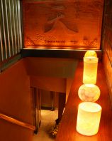 鉄板焼 天の手彫りの看板