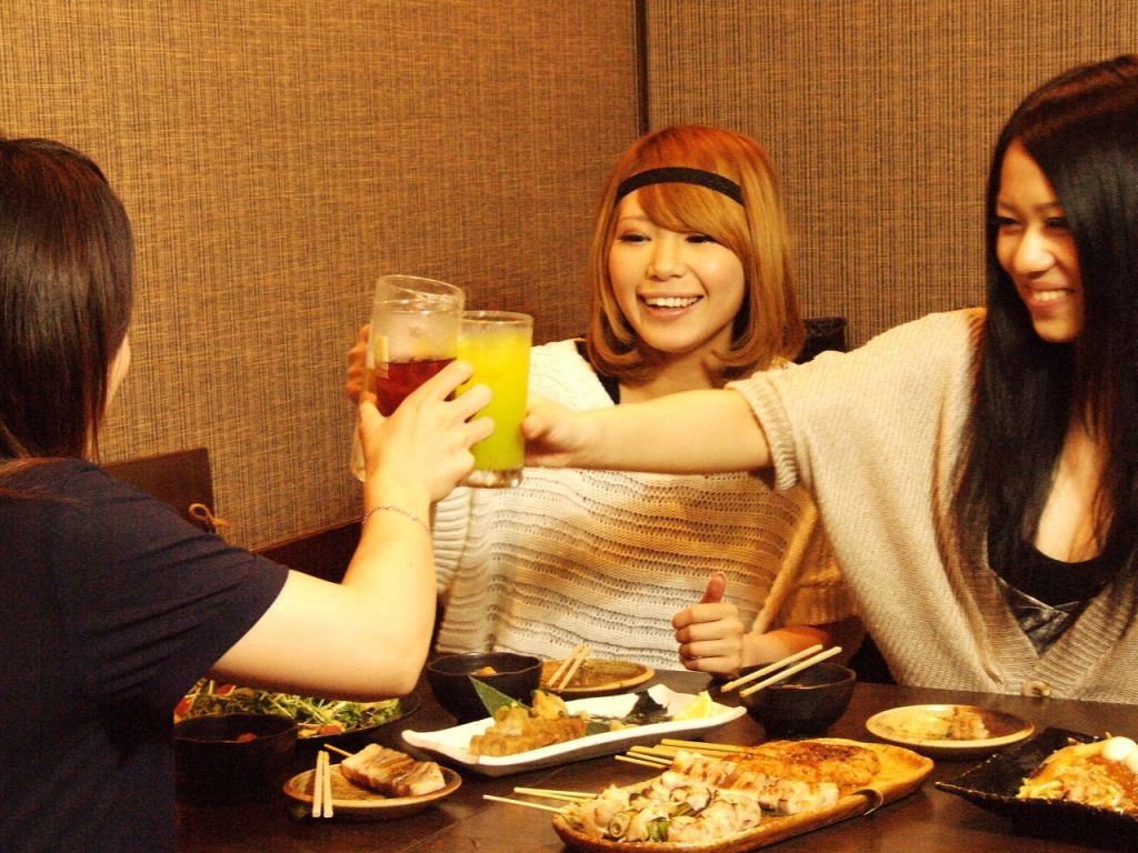 飲み会をオトクを楽しむなら【炭火やBB】☆内容充実の飲み放題で今夜も乾杯♪