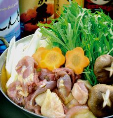 料理メニュー写真 地鶏 和風鍋…醤油ベースの七変化スープ!