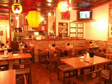 万世麺店 霞が関店 霞ダイニングの雰囲気1