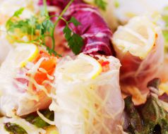 料理メニュー写真&nbsp;サーモンの生春巻き