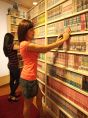 漫画も色々有り、外国の方も多いです。