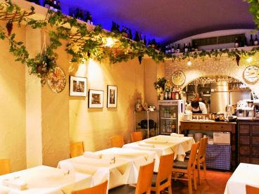 オステリア アズーロ OSTERIA AZZURROの雰囲気1