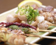 料理メニュー写真 ねぎま/砂ズリ/なんこつ/皮/しんぞう/ぼんちり/せせり/こころのこり(各3本)