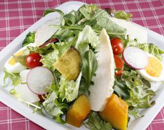 料理メニュー写真 野菜たっぷりもりもりサラダ