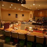 広々としたおしゃれな店内