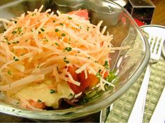 料理メニュー写真 タラコとじゃがいものシャキシャキサラダ