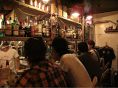 カウンターで飲むもよし