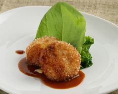 料理メニュー写真 ベーコンロールのポテトコロッケ