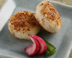 料理メニュー写真 タレごはんの炭火焼おにぎり 2個