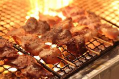 料理メニュー写真&nbsp;串焼き５本盛り合わせ。