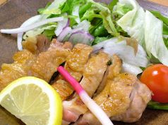 料理メニュー写真 薩摩地鶏岩塩焼