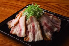 料理メニュー写真&nbsp;生豚ベーコンの黒胡椒焼き