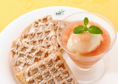 料理メニュー写真&nbsp;【期間限定】ピーチヨーグルトワッフル（単品／Set）