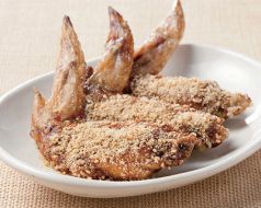 料理メニュー写真 塩手羽・醤手羽・辛手羽/手羽揚げ三種盛りセット