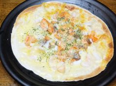料理メニュー写真 海鮮クリームピザ