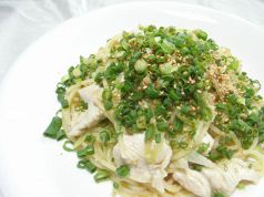 蒸し鶏と青ネギの和風ソース