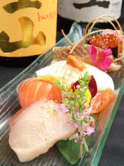 料理メニュー写真 料理長おまかせにぎり盛り合わせ5貫 ¥609