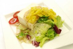 料理メニュー写真&nbsp;水菜と梅じゃこさらだ/豆冨の胡麻さらだ/温玉シーザーさらだ